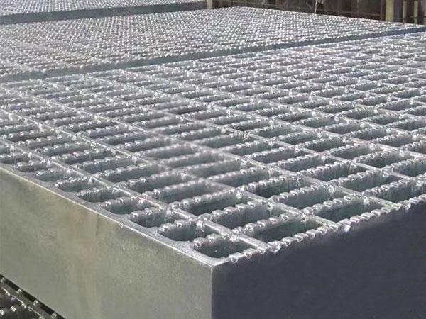Bagaimana plat grating keluli di terminal pelabuhan dapat meningkatkan keselamatan platform secara menyeluruh Analisis teknologi utama