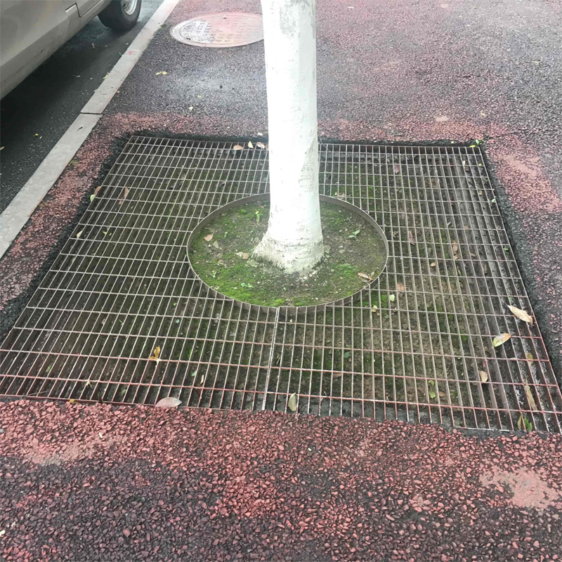 Bagaimanakah penutup kolam pokok grat keluli membantu meningkatkan kualiti projek penghijauan bandar?