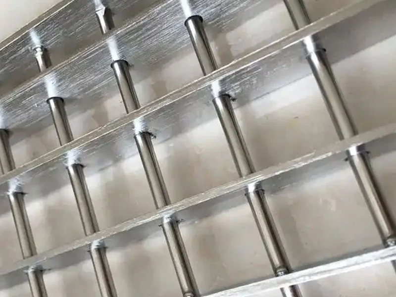 Jalur Keluli Tahan Karat Berlubang