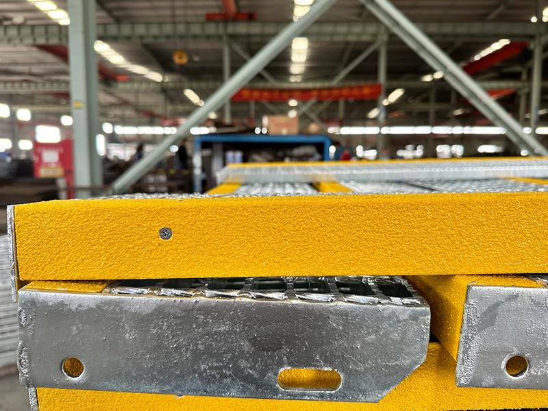 T6 Tread dengan FRP Nosing