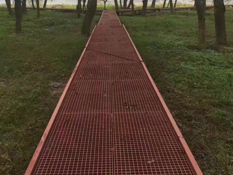 Laluan pejalan kaki taman