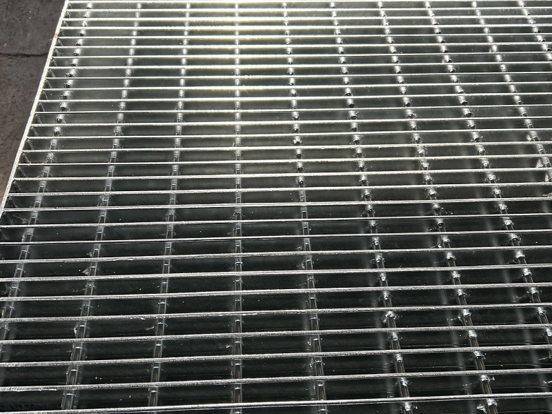 Menebuk Keluli Grating