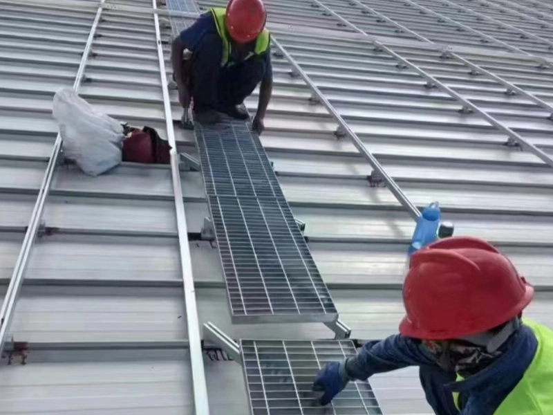 laluan pejalan kaki untuk solar atas bumbung