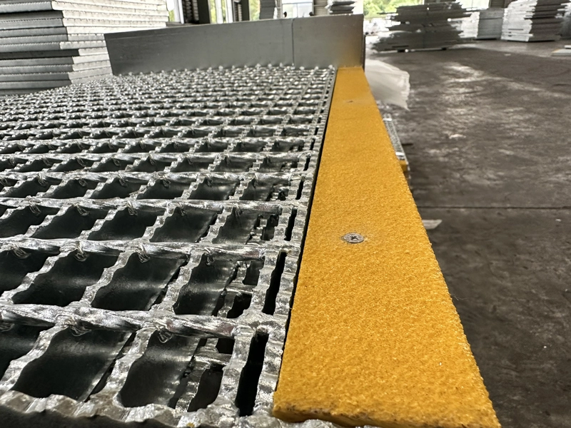 T6 Tread dengan FRP Nosing
